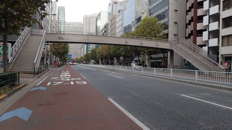 東京都第一建設事務所　西新橋一丁目歩道橋の工事が竣工しました。
